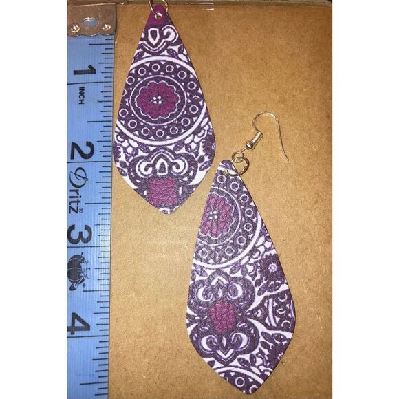 ☀️3/$12☀️ Purple Faux Leather Boho Style Dangle Earrings - Picture 2 of 4